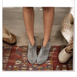 Marc Fisher Frankie Suede Bootie-Grey-Sz 7- EUC- No Flaws 🩶😍​
